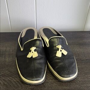 Vintage Black Leather Women’s Slip-On Shoes with Tassels